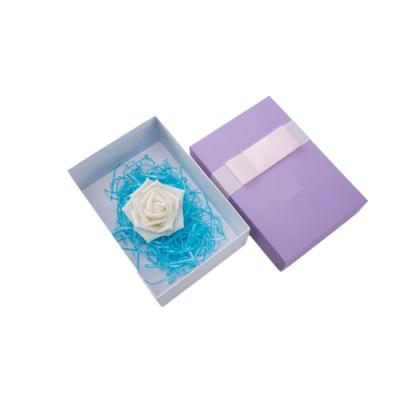 O empacotamento de papel da caixa de presente/casamento floresce a curva branca da caixa de presente roxa do presente