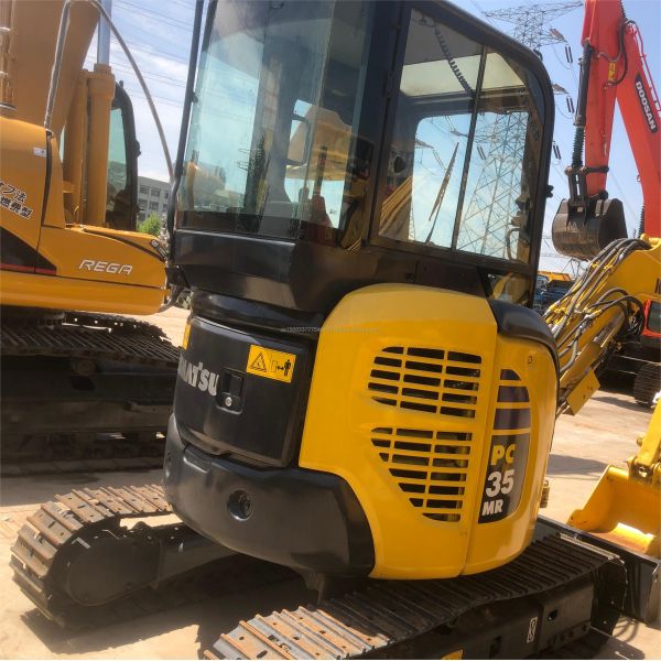 Small Hydraulic Excavator Komatsu PC35 3.5Ton Used Excavator with 0.2M³ Bucket Capacity