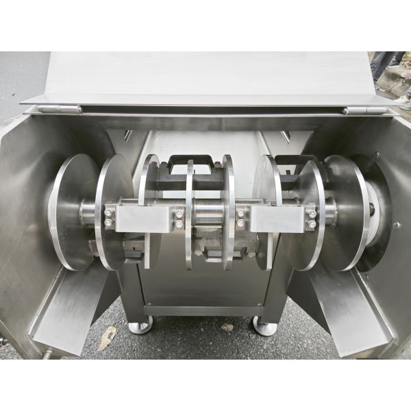 -18 Degree Frozen Meat Block Crusher Machine Chicken Fish Shredding Equipment