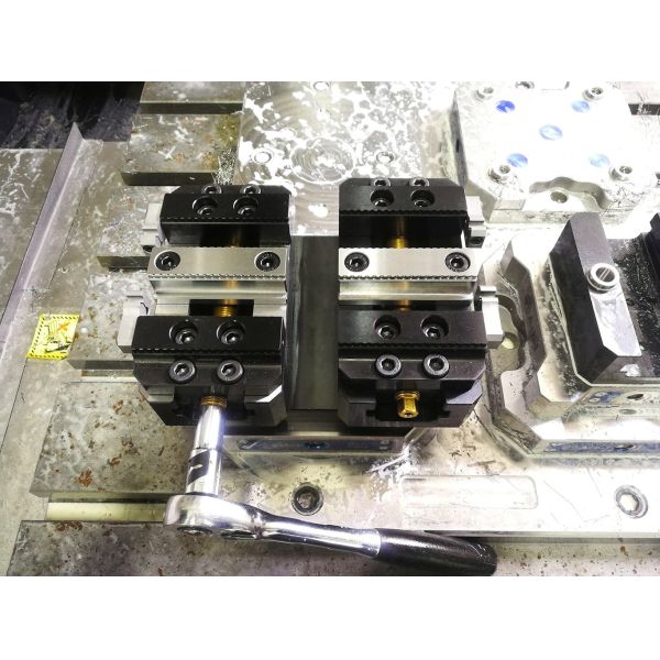 Стальные 5-осевые тиски 75 мм Сменные вертикальные фрезерные тиски 75150D