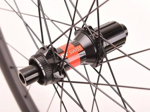 Lightweight Gravel Bike Wheelset Carbon Fiber 700C Road Disc For Road And Gravel Riding