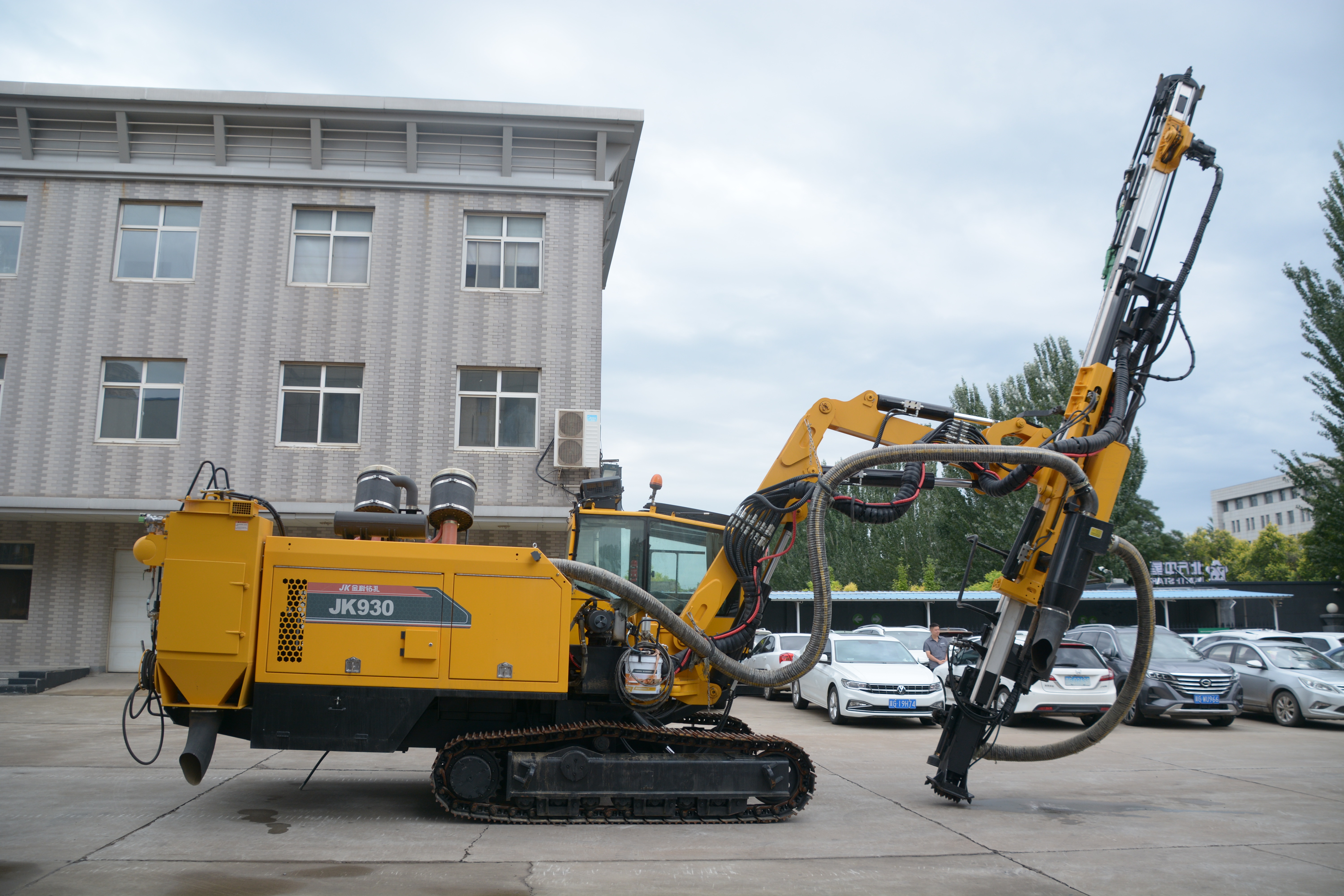 Jinke JK930 Multi Purpose Drilling Rig 300m Water Well Geothermal Mining 6X4 Mobile Hydraulic Rotation Head