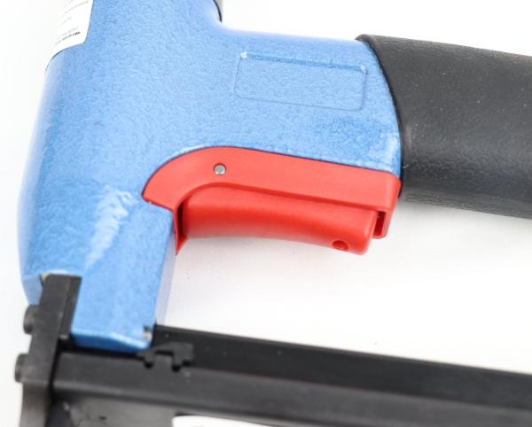 Mobiliário durável Pistola de grapação Pneumática de nariz comprido Grapação 22 gauge para estofamento 7116L