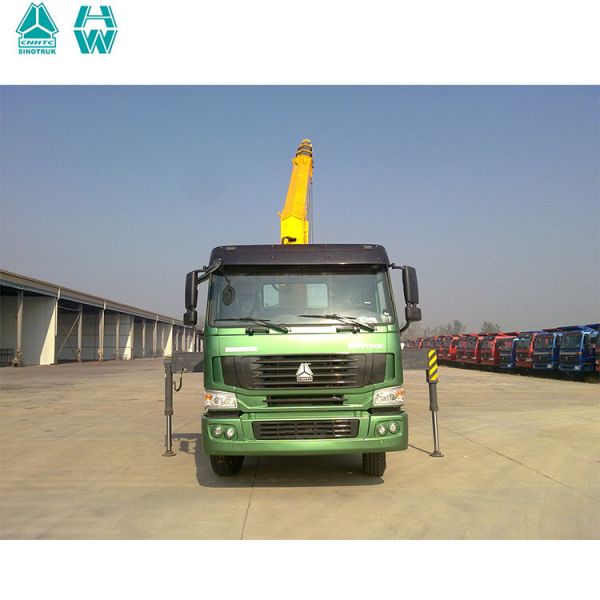 Sinotruk Heavy Duty HOWO 6x4 truck mounted crane with cargo body