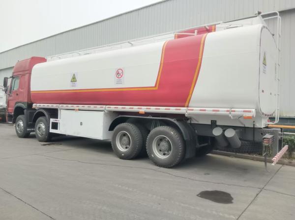 SINOTRUK HOWO Red Oil Tank Truck 400HP 8×4 12 rodas de alta capacidade