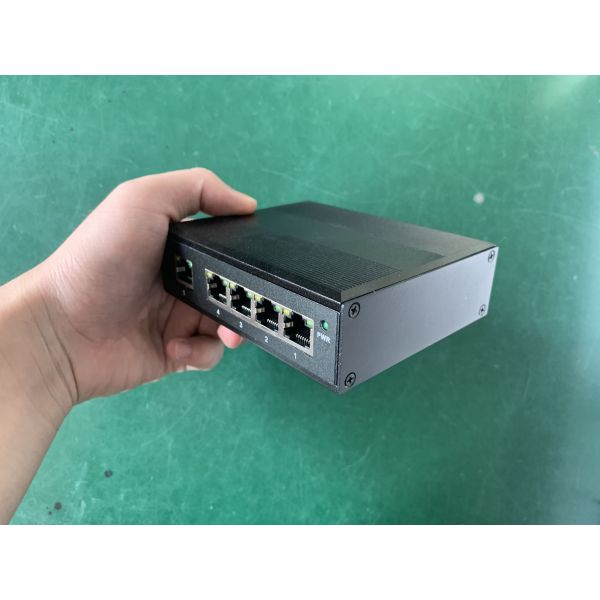 Зажженный 5-портный гигабитный неуправляемый Ethernet Switch Network Hub 120W PoE E-Mark подтвержден