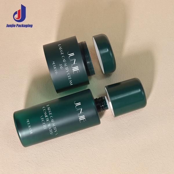 Bouteille en plastique PET de 500 ml Bouteille de lotion de pompe verte congelée avec couvercle en bambou