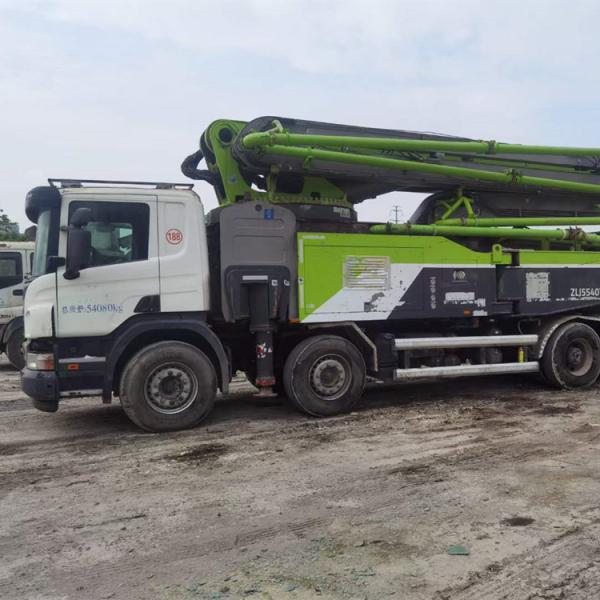 A maquinaria de Zoomlion usou o caminhão da bomba concreta, bomba concreta montada caminhão de 56m