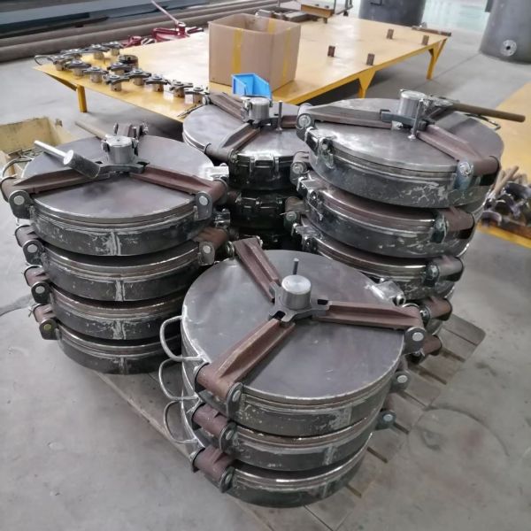 High Flow Rate Powder Tank Truck Manhole Cover DN470 with Carbon Steel Material and 0.3MPa Nominal Pressure