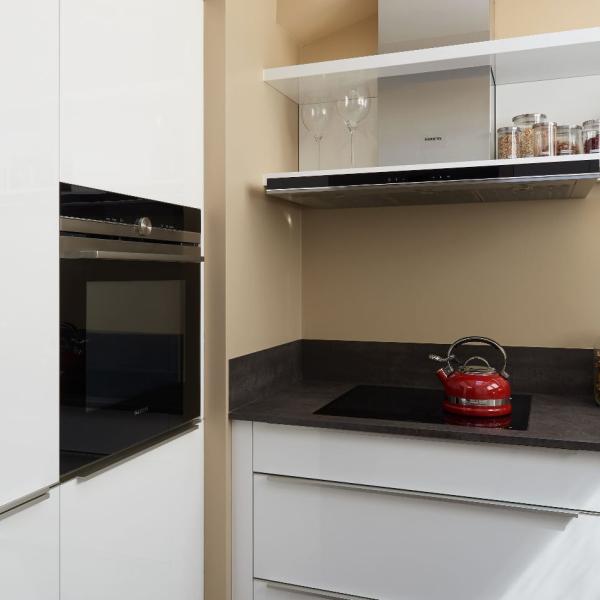 Modern Small U Shaped Kitchen Cabinets High Gloss MDF White Lacquer Kitchen Cabinet