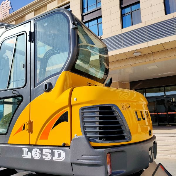 Mini Excavator Digger Hydraulic 6.5 TON Compact Excavators Machine Wholesale Mini Wheel Excavator