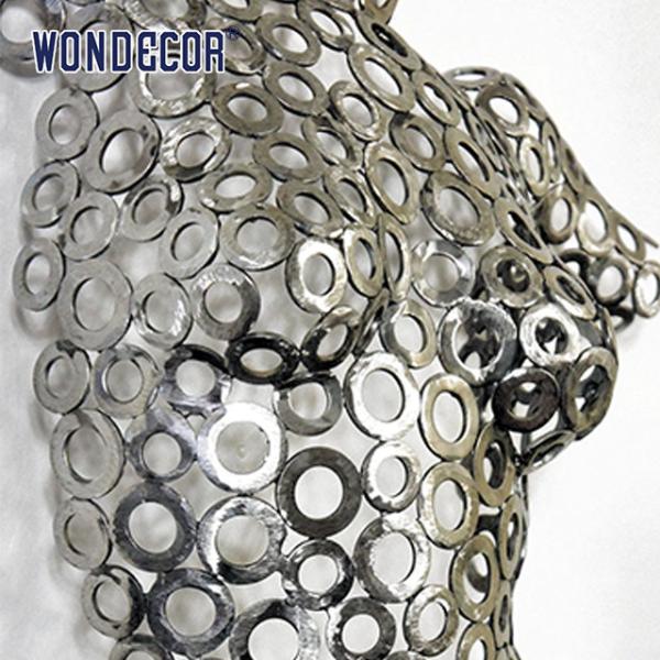 Espetos circulares Torso feminino de aço inoxidável Escultura abstrata Decoração de parede