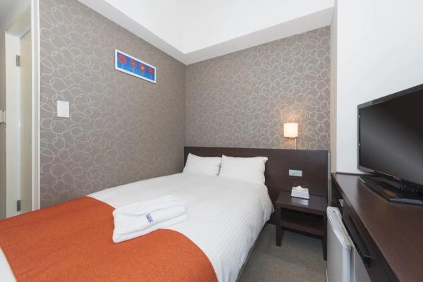 Newcastle hotel style apartment furniture laminate panel bed with side table and TV cabinet writing desk table