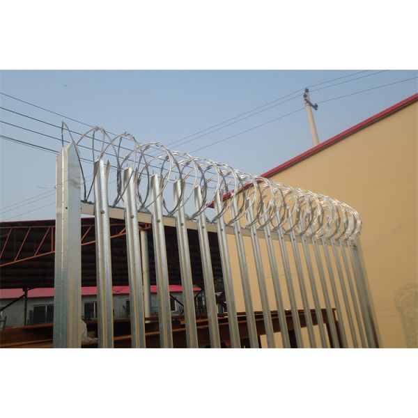 Heavy Duty UK Market W Pale Galvanized Coated Black Steel Palisade Fencing Round Shape