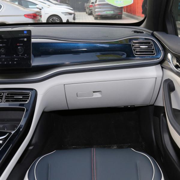 Front PM BYD Qin Plus EV Electric Sedans 5 Seats 100KWh
