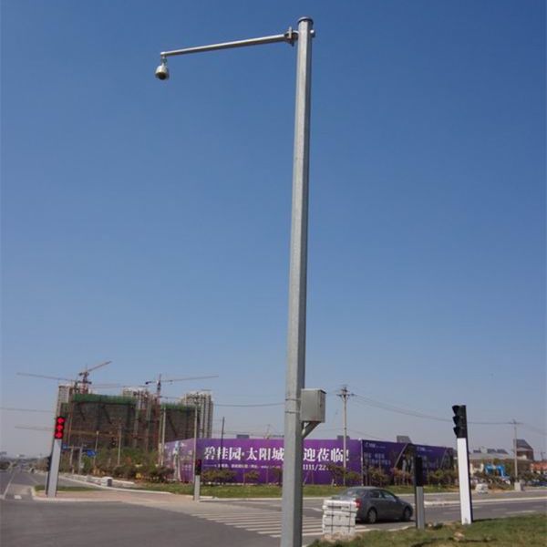 Hot Dip Galvanized CCTV Camera Pole with 120 Km/h Wind Resistance and 1 to 10m Outreach Arms