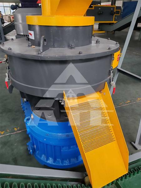 Wood Sawdust Briquetting Machine Recycling Sorting Biomass Briquette Press Machine
