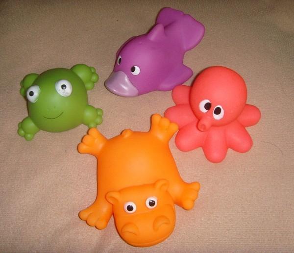 Soft Bath Rubber Squirt Water Toy Floating Ocean Animal Shaped 10cm Width