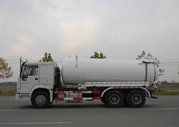 Vacuum Pump Sewage Suction Truck , Septic Tank Cleaning Truck 18CBM LHD 336HP