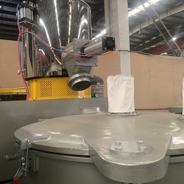 6mm WT Stainless Plastic Mixer Machine With Natural Exhaust Vacuum System