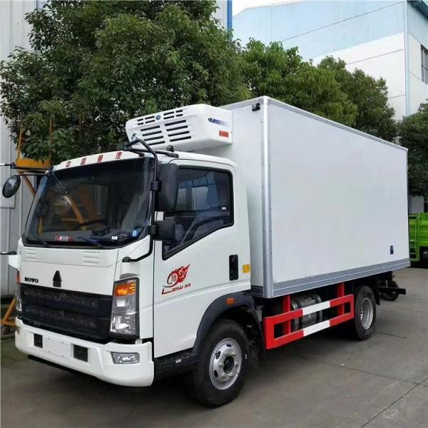 Caminhão refrigerado SINOTRUK HOWO para o transporte congelado do alimento/medicina