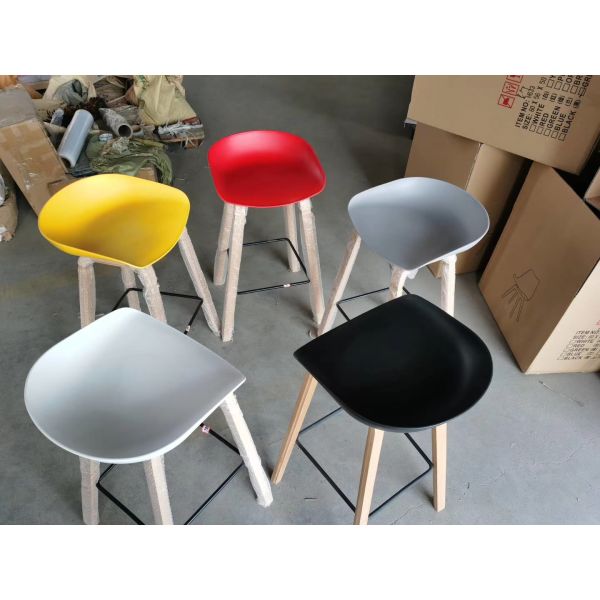 Polypropylene Tall Bar Stool Chair Wooden Legs 40 Inch