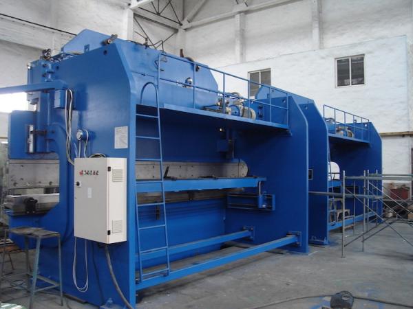 Two CNC Cnc Hydraulic Press Brake 320 Ton 7 M For Bending 14 Meters Workpiece