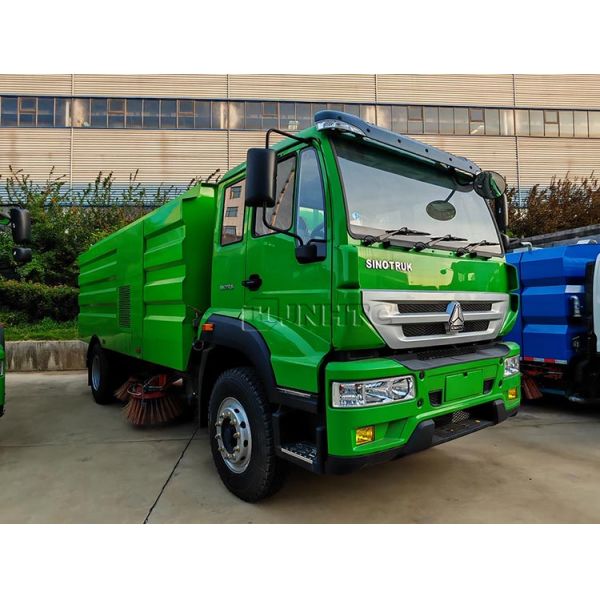 Howo H5 Road Sweeper Truck 4X2 Vehicle-Mounted Road Salt Spreader Snow Melting Machine Truck