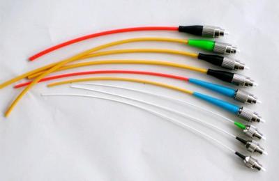 Perda de inserção baixa UPC FC fibra Pigtails suportar 10 Gigabit dados, transmissão de taxas