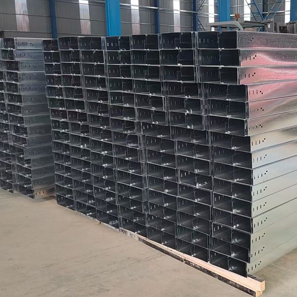 2m-6m de longitud bandeja de cable galvanizado duradero / fácil de instalar bandeja de cable montado en la pared