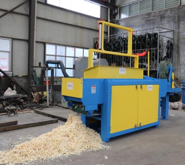 Máquina de rapagem de madeira que empacota, máquina de ensaque dos aparas de madeira com refrigerar de ar