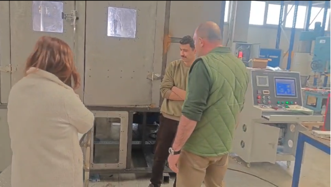 Máquina de ensayo de aislantes poliméricos HV, dispositivo de seguimiento de ruedas de ensayo de pista y erosión IEC 62730-2024