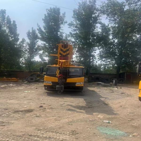 50T Hydraulic Old Crane Truck QY50KA XCMG Mobile Crane 80km/h