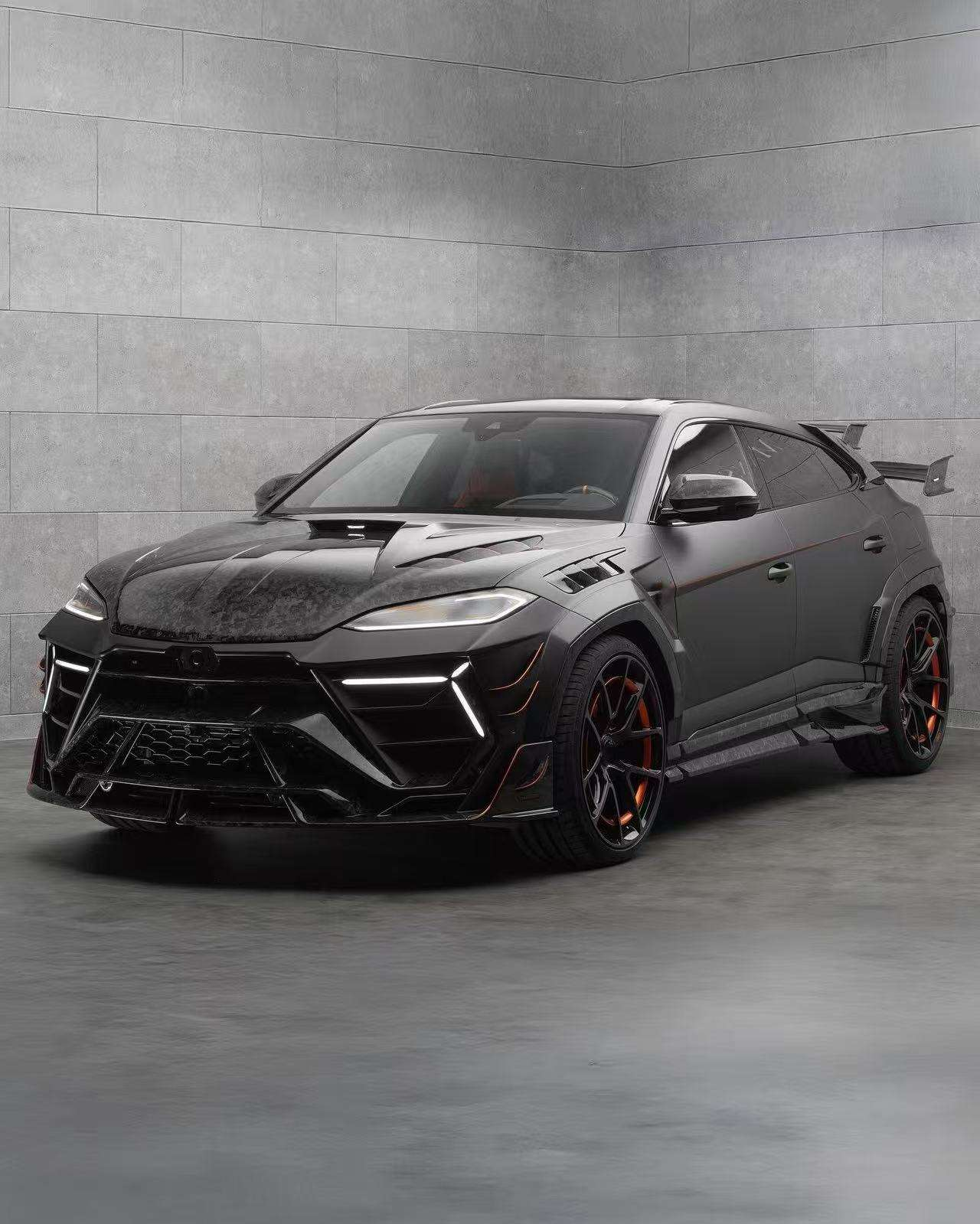 Lamborghini URUS SE Body Kit Carbon Fiber With Hood Fender Spoiler
