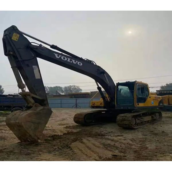 Excavadora Vollvo EC210BLC de segunda mão em bom estado para venda