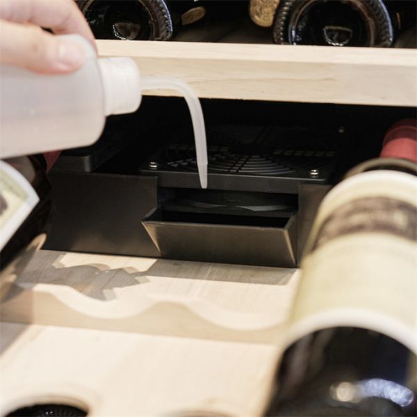 Single Zone Black Wood Drink Cabinet Lockable Kitchen Wine Cooler Furniture Armoire à boissons en bois noir à zone unique meuble de cuisine verrouillable