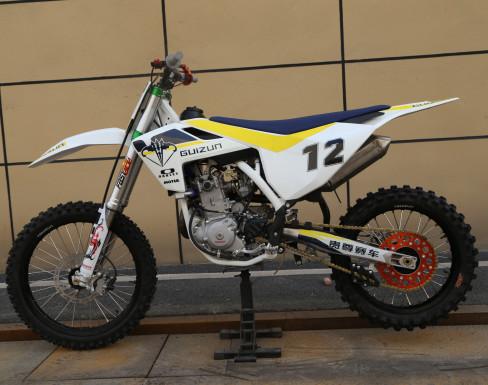 Double Disc Brake Powerful engine Dirt bike 250cc