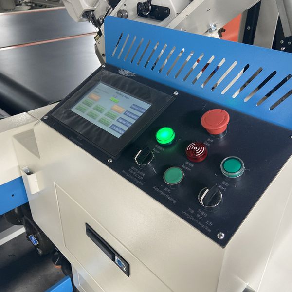 Máquina de borde de cinta de colchón con volteo automático Máquina de sellado de colchones ZOLYTECH