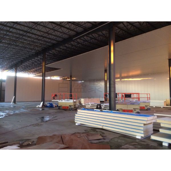 Хранилище холодов логистического склада с сетчатой структурой длинного протяжения и дизайном AutoCAD