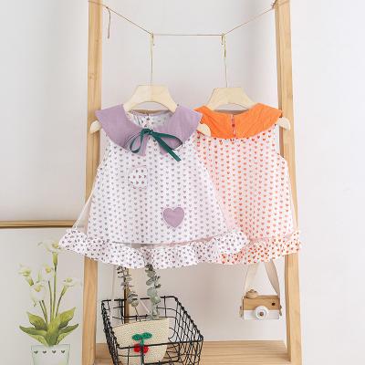 As meninas frescas pequenas do vestido da lapela da roupa do vestido das crianças bonitas do doce de verão vestem-se