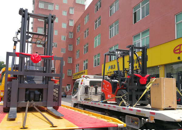 Energy Saving Diesel Forklift Truck 360mm/S Lifting Speed With 150mm Fork Width