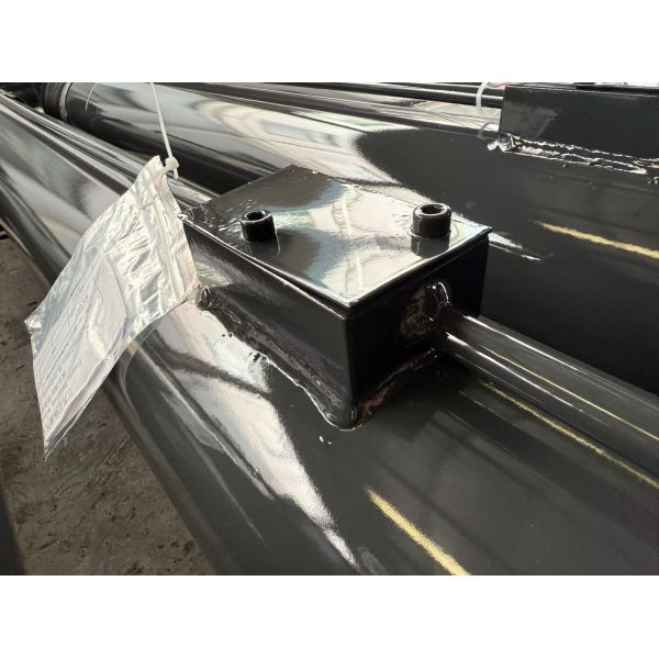 High Tonnage Hydraulic Luffing Cylinder With Hard Chrome Plated Steel Protective Cover