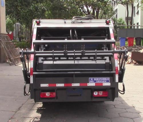 89km/h Sanitation Vehicle with Hydraulic Compactor Garbage Truck