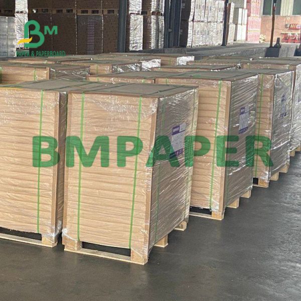 Virgin Reddish Brown Kraft Paper With Roll For Custom Wrapping Boxes Крен упаковочной бумаги Крафт девственницы рыжеватокоричневый для изготовленных на заказ создавая программу-оболочку коробок