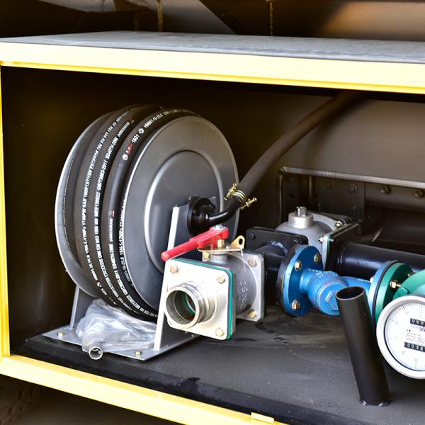 Fuel Tanker Truck Diesel Petrol Gasoline Transport Oil Tank Truck Manual Transmission Type