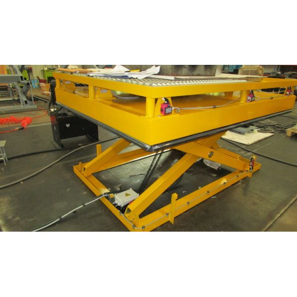 500kg Carrying Capacity Single Scissor Lift Table with Universal Ball and Sturdy Construction