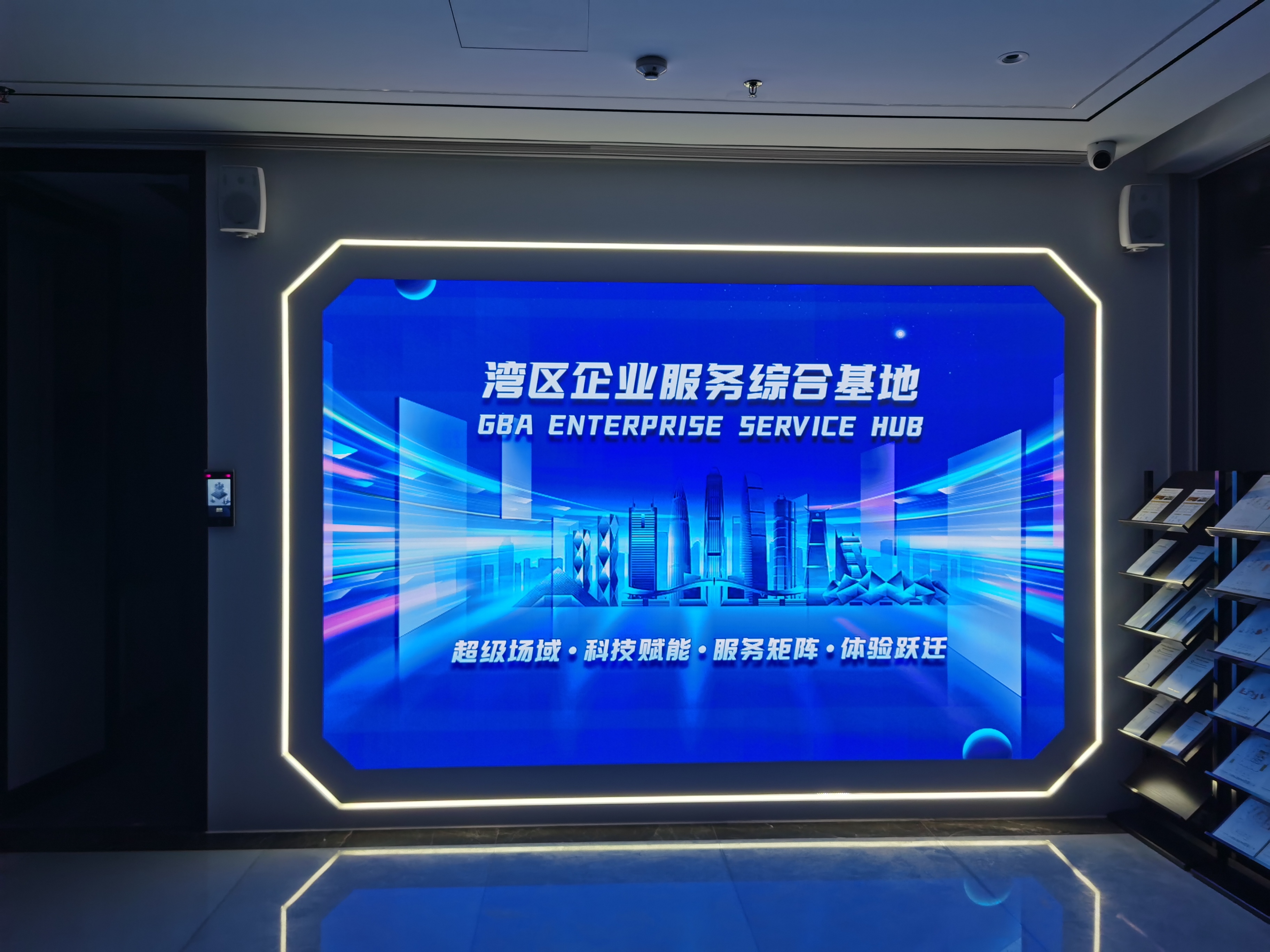 Full Front Service Narrow Pixel Pitch LED Display with 640000 Pixel Density and ≥3000:1 Contrast Ratio for Meeting Rooms