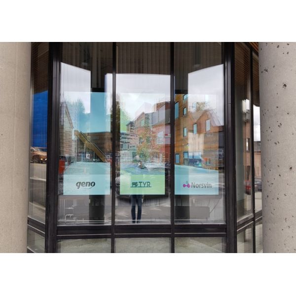 на открытом воздухе цифровой знак всходит на борт стены 65inch установил экран солнечного света 2000nits читаемый