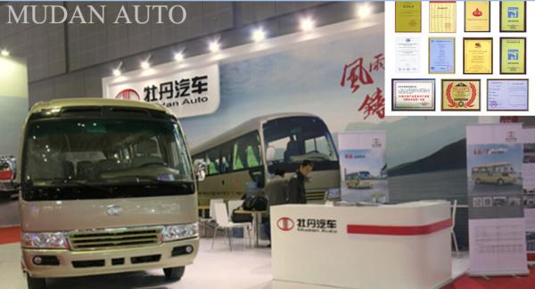 High End Medium 30 Seater Minibus , Diesel Star Type 24 Passenger Van