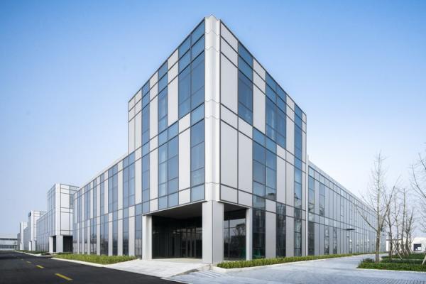 Solution de flexibilité de conception pour maximiser la productivité et minimiser les coûts de construction dans un entrepôt de structures en acier